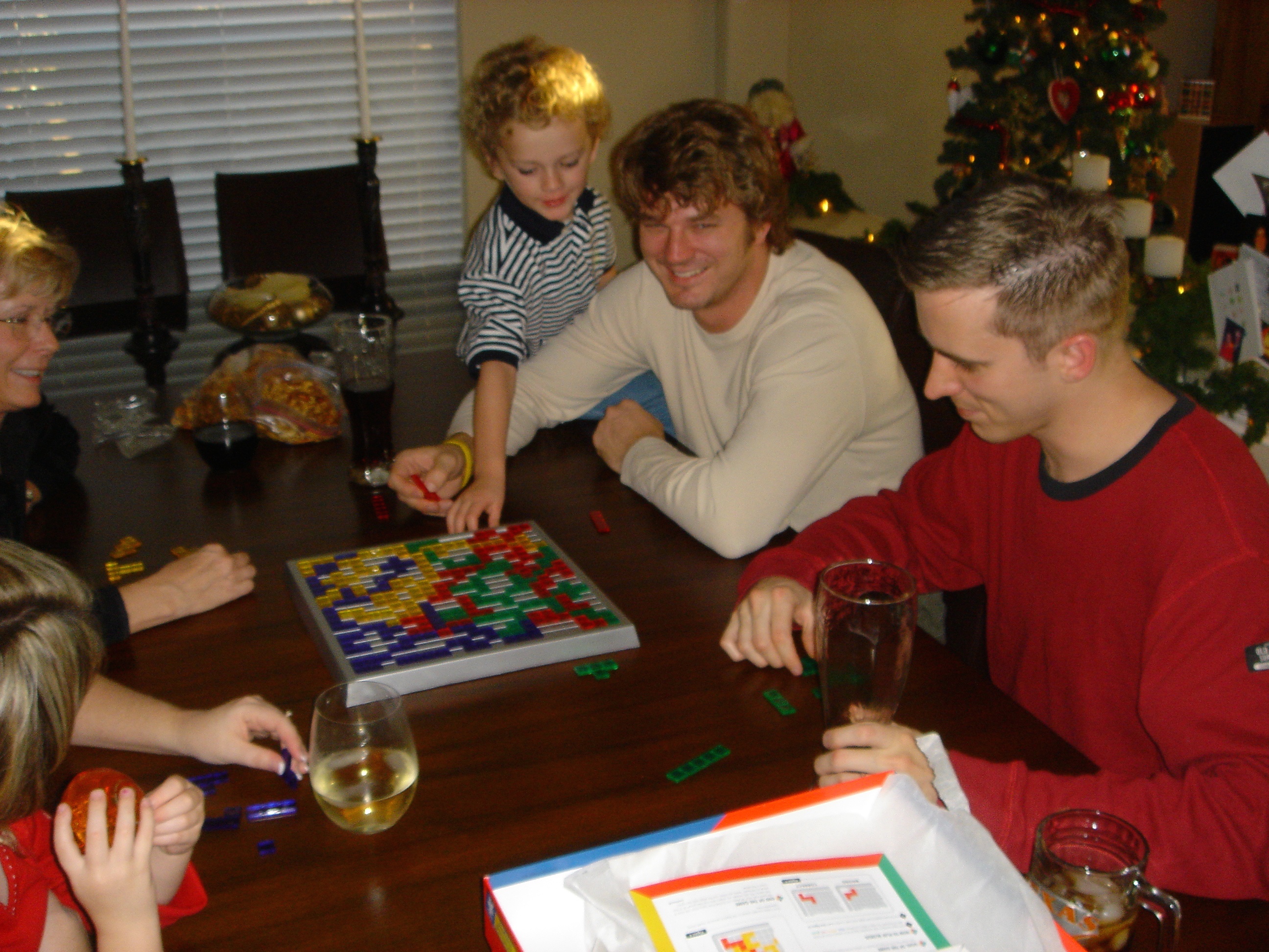 2004-12-25-03 Christmas Day J&K.jpg